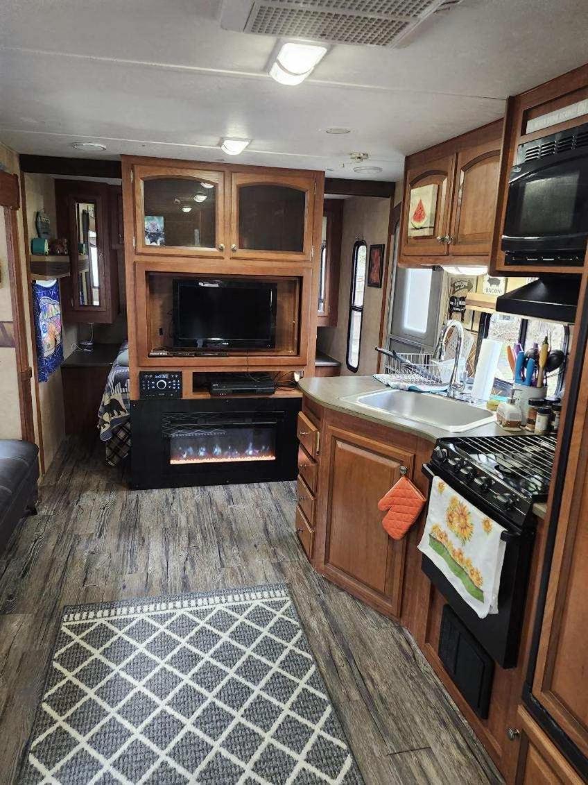 Hotel Rv Adventure Roscoe Pet Friendly Zewnętrze zdjęcie